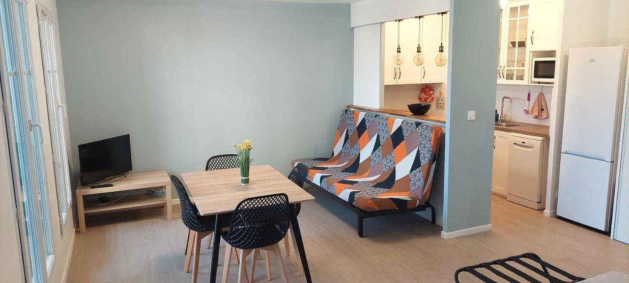 Appartement entier, One-Bedroom Apartment with Terrace in Les Pavillons-sous-Bois, Seine-Saint-Denis