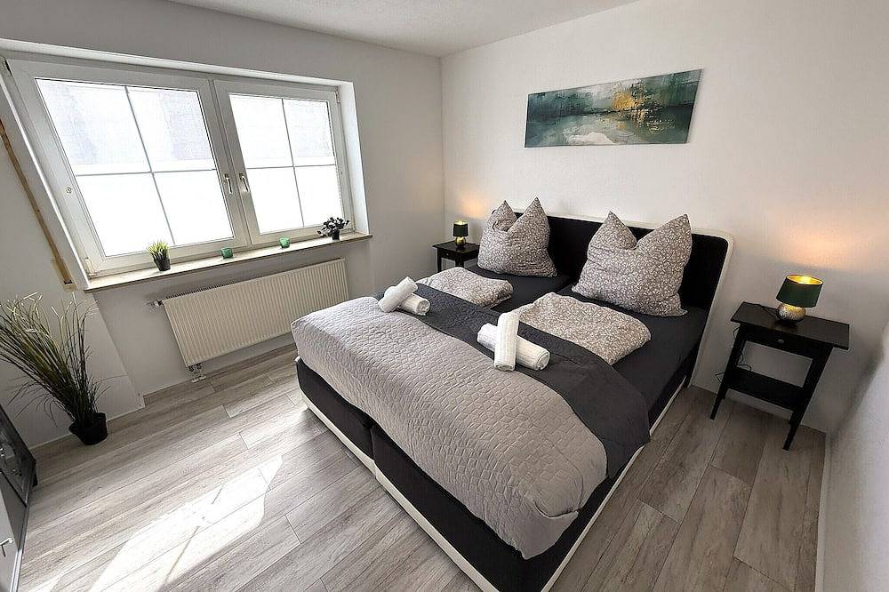 Ganze Wohnung, Große Ferienwohnung zwischen Ruhe & Brombachsee +Netflix +Terasse +Wifi in Ellingen, Frankenalb