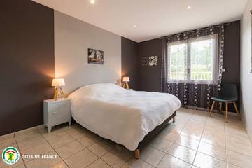 Gîte pour 10 personnes, avec terrasse et jardin, animaux acceptés dans Marne