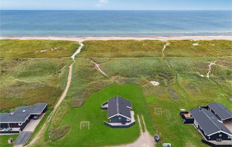 Ferieudlejning for 12 personer, med sauna og jacuzzi samt terrasse, husdyr tilladt i Harboøre