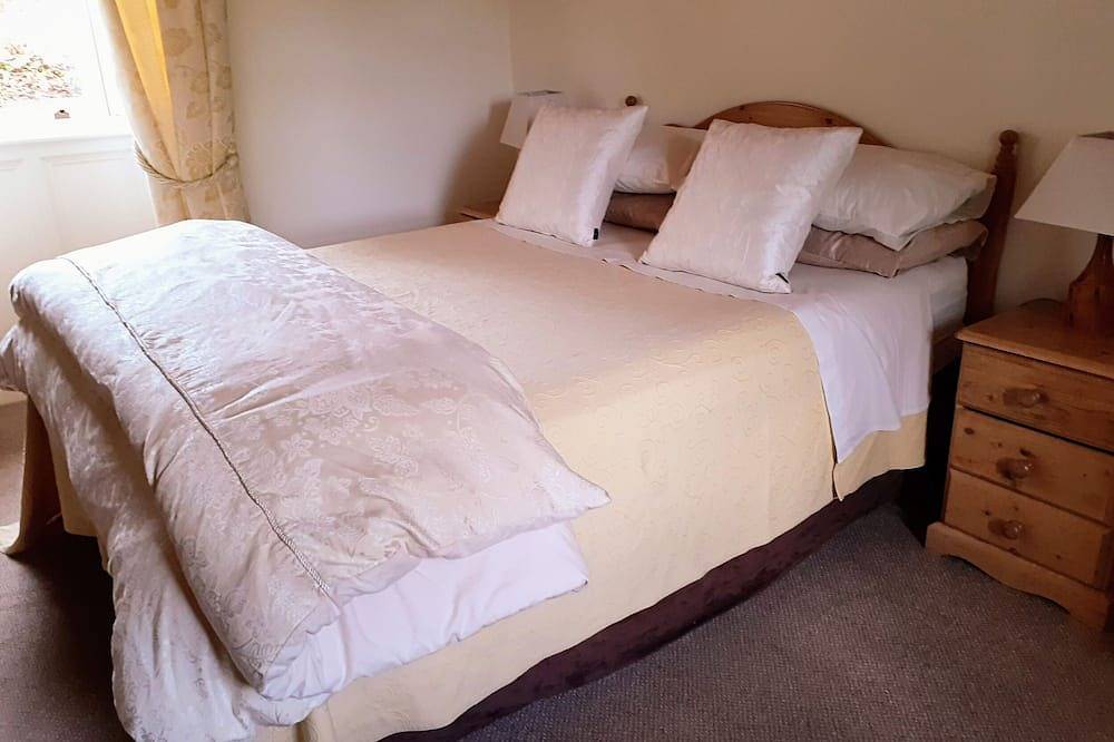 Lackaroe Cottage, family friendly in Garrykennedy, County Tipperary in Nenagh, Lough Derg