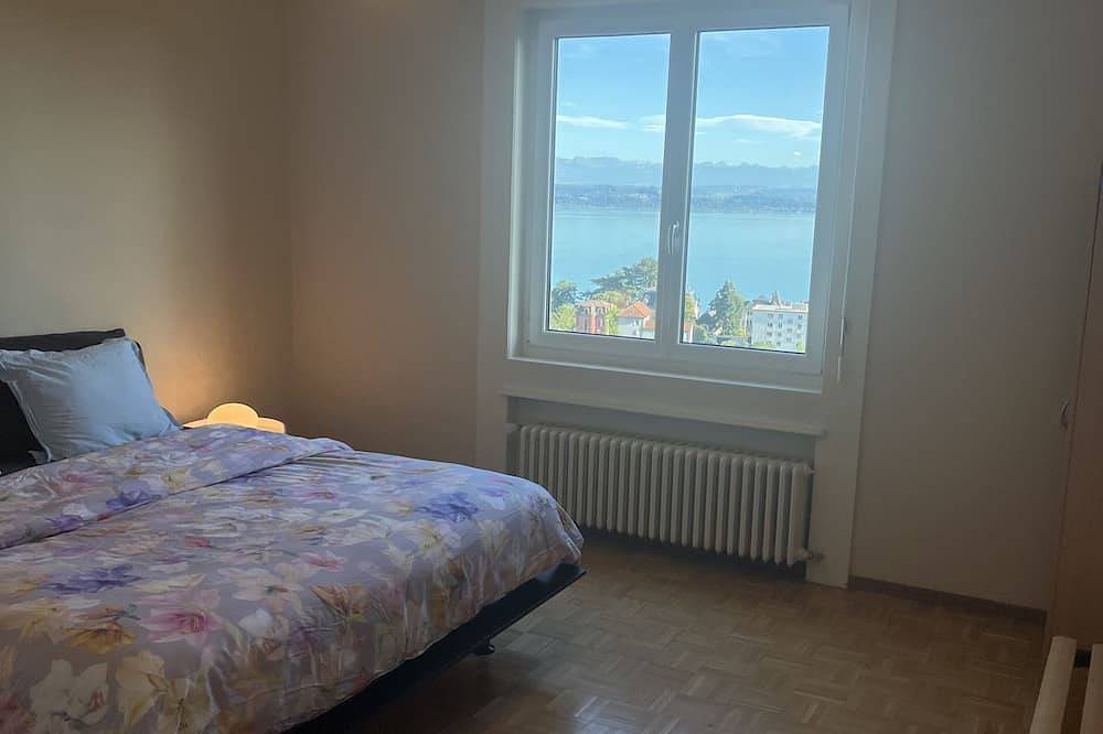 Appartamento intero, Large penthouse apartment with lake view in Neuchâtel, Three-Lakes