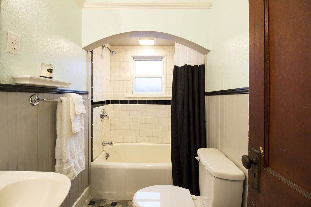 Bradley Cottage in the heart of \"Mayberry\" in Mount Airy, Surry County