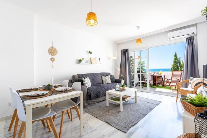 Ganze Wohnung, Ferienwohnung 'Pueblo Quinta' mit Meerblick, Wlan und Klimaanlage in Benalmádena Costa, Benalmádena