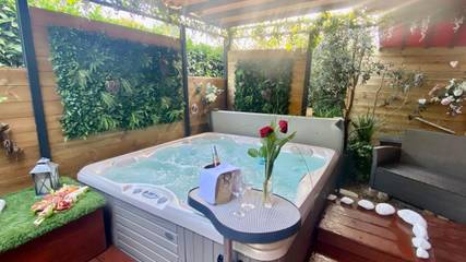 Gîte pour 2 personnes, avec jacuzzi ainsi que piscine et jardin à Toulouse