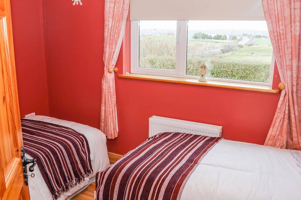 Ellen'S Cottage, family friendly in Mountcharles, County Donegal in Tantallon Electoral Division, Donegal