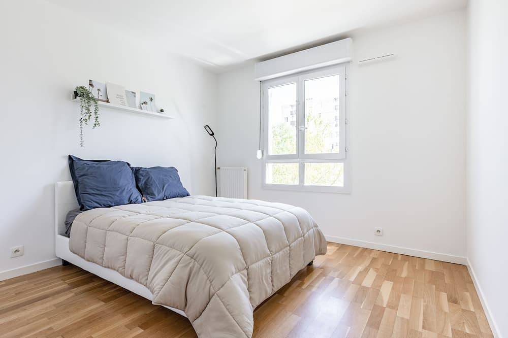 Apartamento entero, 3Br Appartment: Garden View, Prem Amenities, Free Parking - 10 Min to Central in Nanterre, Altos del Sena