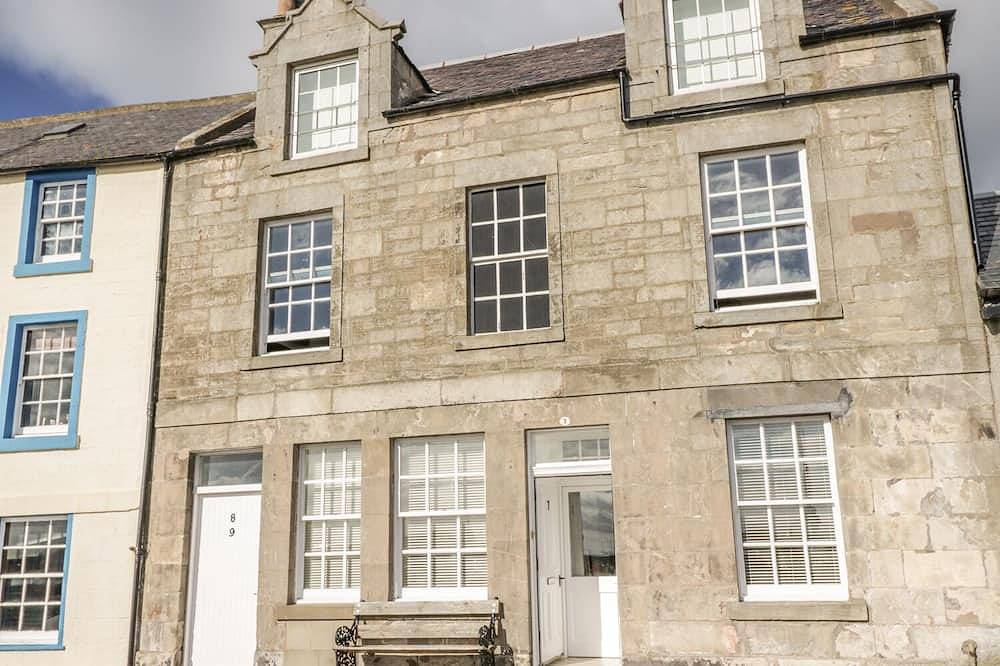 Maimie’S Harbourview, pet friendly in Pittenweem in Pittenweem, Fife region