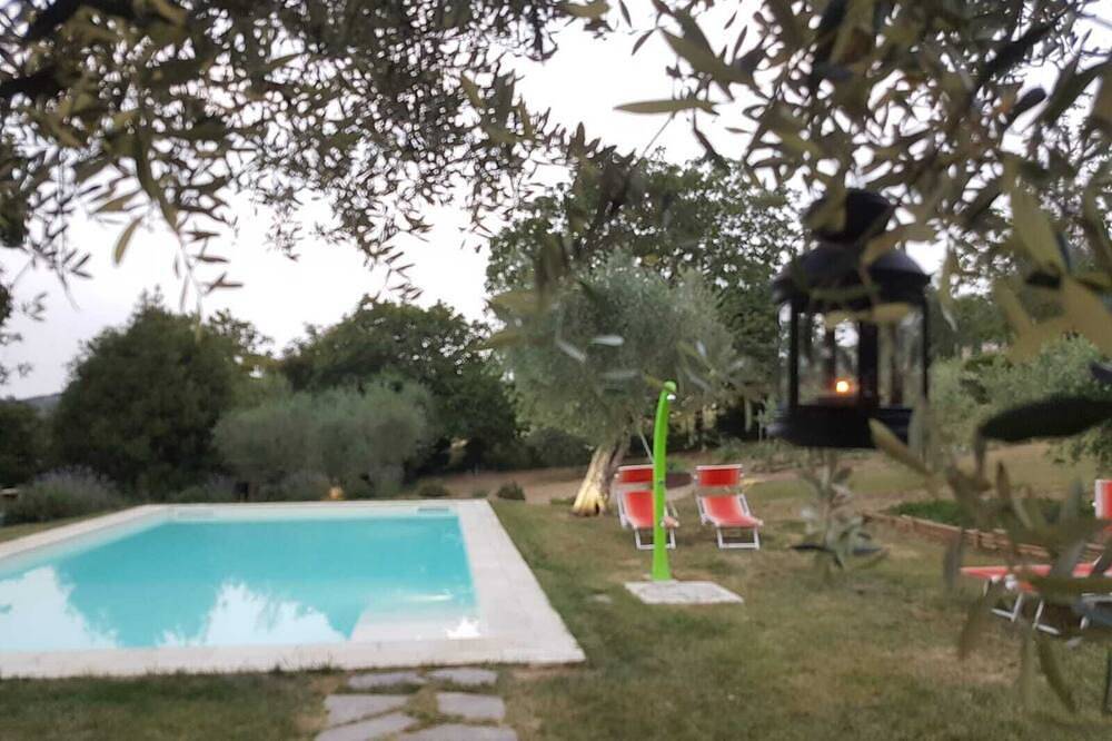 Apartment in a two-family house with exclusive park and pool The sea is 10' away in Tavullia, Pesaro-Urbino