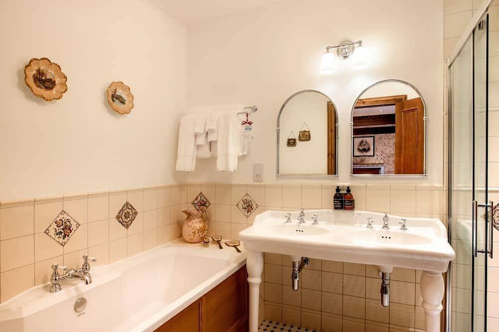Mary Queen Of Scots Suite in Loch Lochy, Highlands