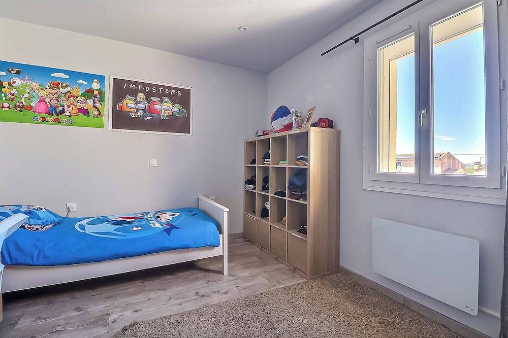 Superbe Villa 6 Couchages + un lit Bébé, Jacuzzi, Piscine, Salle de Sport, Calme in Bouillargues, Region de Nimes