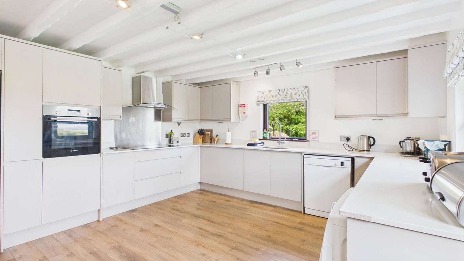 Stormy Castle - 6 Bedroom Sleeps 14 - Llangennith in Swansea region