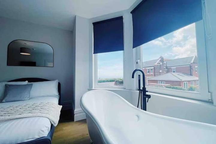 Amber House - Stunning 8 Bedroom House in Gorleston, Great Yarmouth