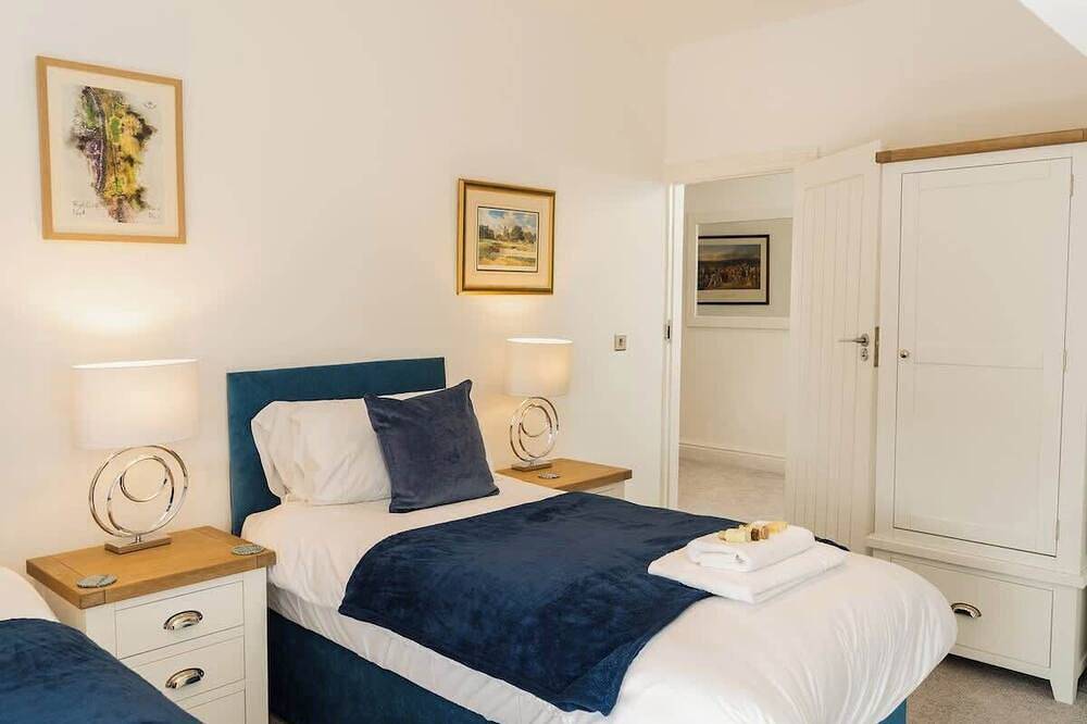 Entire apartment, Prime Location! Steps from Royal Liverpool Golf in Merseyside
