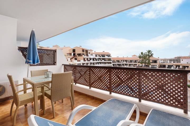 Apartamento entero, Apartamento de vacaciones "Precioso En Golf De Sur" con piscina compartida,terraza privada y Wi-Fi in Golf del Sur, San Miguel de Abona