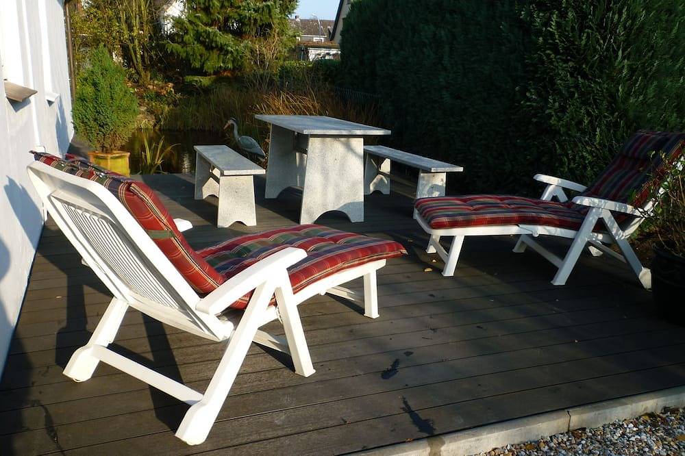 Ferienhaus vor den Toren Hamburgs – ruhig, citynah, mit großer Terrasse und Wlan in Quickborn, Kreis Pinneberg