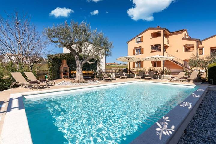 Ferienwohnung für 5 Personen, mit Pool und Garten sowie Whirlpool - 1