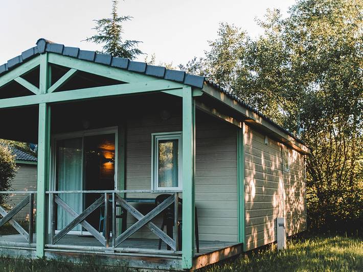 Location de vacances pour 4 personnes, avec terrasse ainsi que piscine et jardin, animaux acceptés en Corrèze