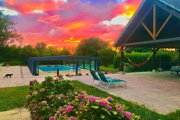 Location de vacances pour 8 personnes, avec piscine ainsi que jardin et terrasse, animaux acceptés à Loisy