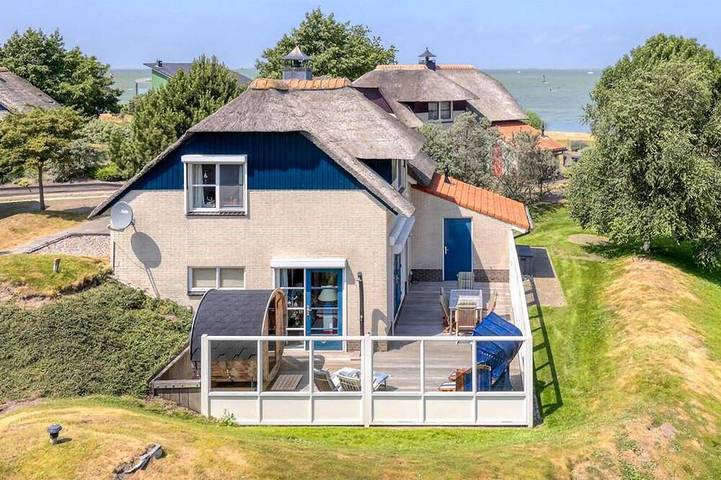 Ferienhaus für 6 Personen, mit Sauna und Garten in Makkum