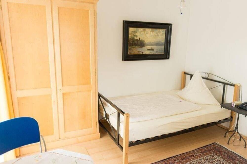 Ganze Wohnung, Wohnlich eingerichtetes Appartement mit Küchenzeile in Neualbenreuth, Ostbayern