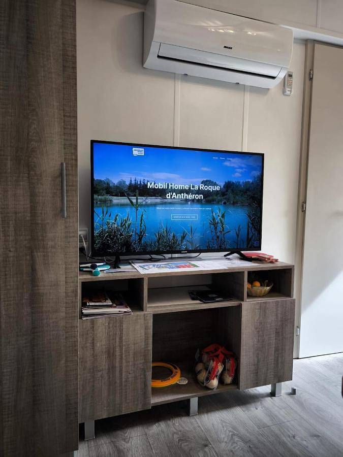 Location de vacances pour 6 personnes, avec vue et piscine ainsi que vue sur le lac et jardin, animaux acceptés à La Roque-d'Anthéron - 2