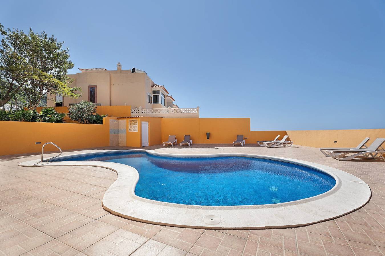 Apartamento entero, Apartamento de vacaciones 'Roque Del Conde Sunset View' con vistas al mar, piscina y Wi-Fi in Adeje, Tenerife Sur
