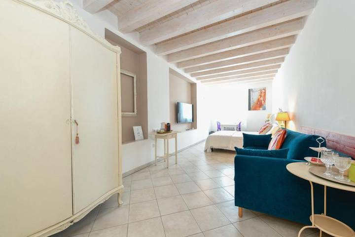 Chambre d’hôte pour 2 personnes, avec vue ainsi que terrasse et vue sur le lac, animaux acceptés à Sirmione - 4