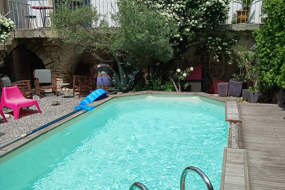 Quiet winegrower's house with swimming pool near village in Salinelles, Mittelmeerküste (Frankreich)