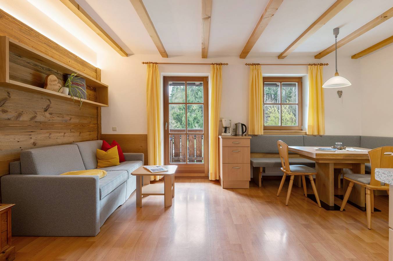 Ganze Wohnung, Ferienwohnung 'Dorf' mit Bergblick, Gemeinschaftsgarten und Wi-Fi in Tiosels, Kastelruth