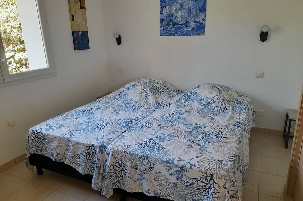 Villa sleeps 4 to 6 near Pinarello beach in Ste Lucie de Porto Vecchio in Sainte-Lucie de Porto-Vecchio, Zonza