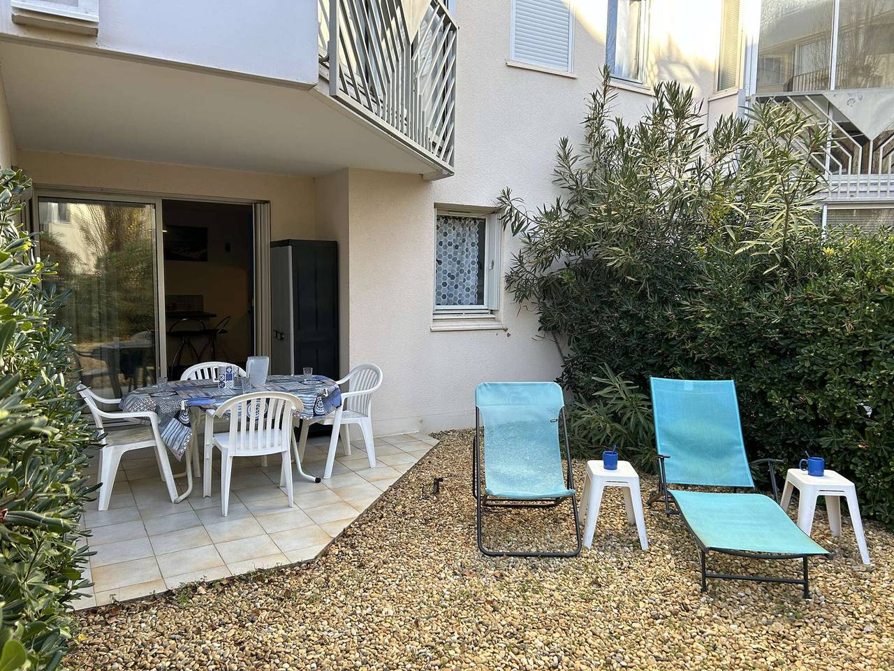 Entire apartment, Cozy 1Br Apartment with Pool, Terrace, and Parking - Sleeps 4 in Le Grau-du-Roi, Côte d'Améthyste