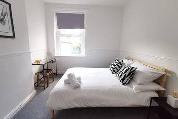 Holiday Home for 7 People in Cardiff, Cardiff region, Photo 2