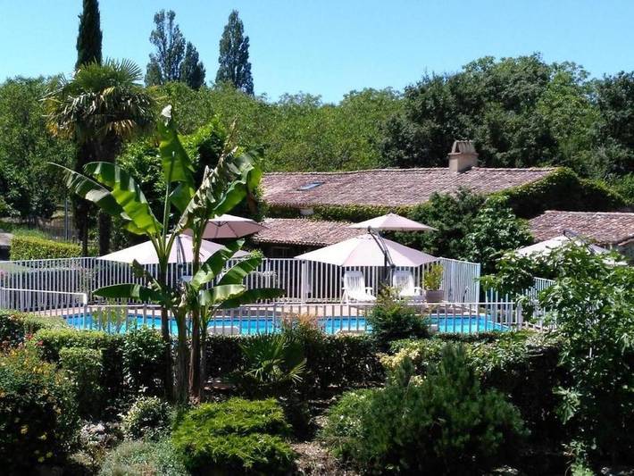 Location de vacances pour 6 personnes, avec Terrasse ainsi que Jardin et Piscine à Lolme