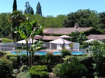 Gîte pour 6 personnes, avec piscine et jardin à Lolme