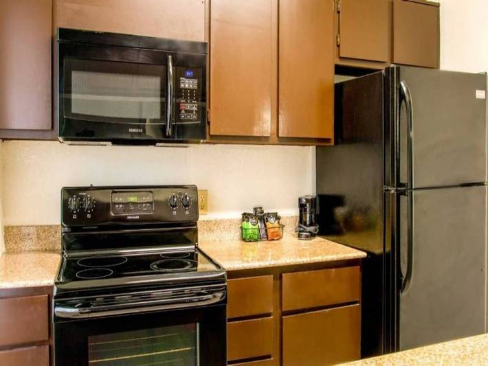 Apartamento entero, 1 cama Queen | Baño con bañera y accesorios para móviles Nsmk in San Antonio, Condado de Bexar