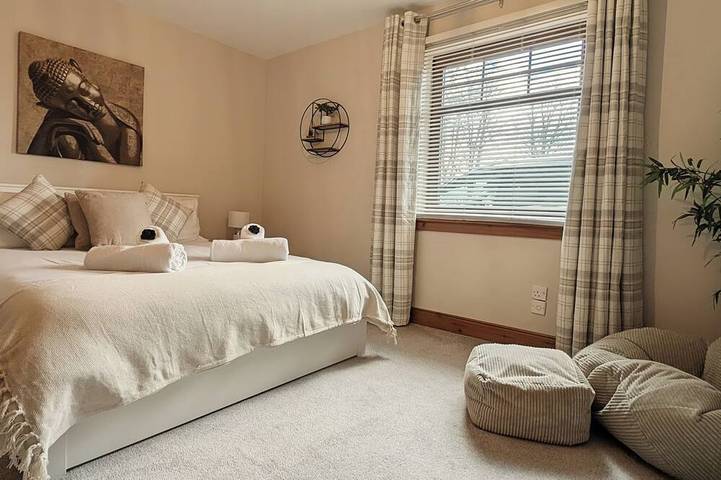 Entire apartment, Newly Renovated Apartment, Nairn. Minutes from Inverness & Infamous Whisky Trail in Highlands