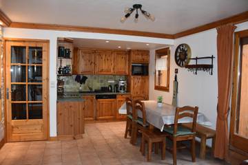 Chalet for 8 Guests in Pralognan-la-Vanoise, Savoie, Picture 3