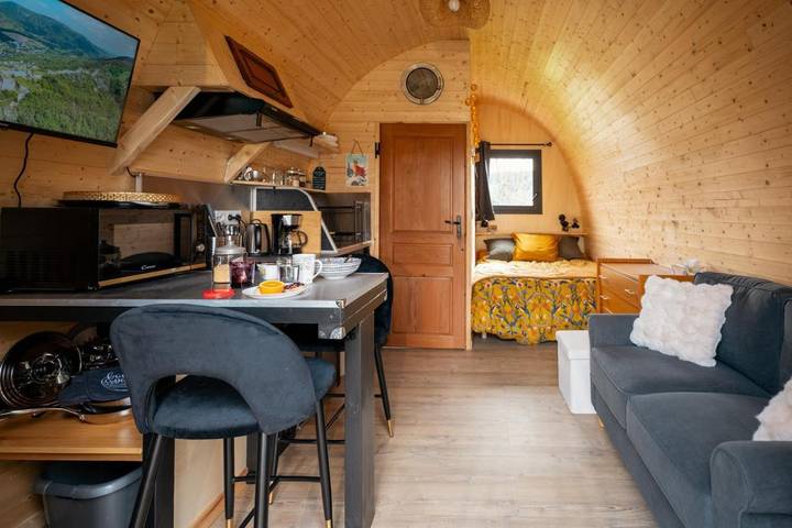 Location de vacances pour 2 personnes, avec vue et jardin à Étival (Jura) - 2