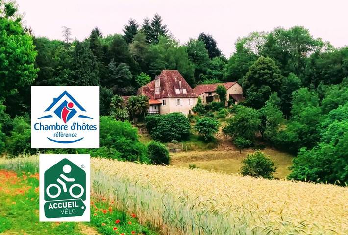 Location de vacances pour 4 personnes, avec Terrasse et Jardin ainsi que Piscine et Vue à Thiviers