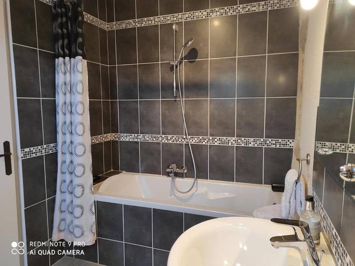 Location de vacances pour 2 personnes, avec jardin et vue ainsi que terrasse et piscine à La Cambe - 4