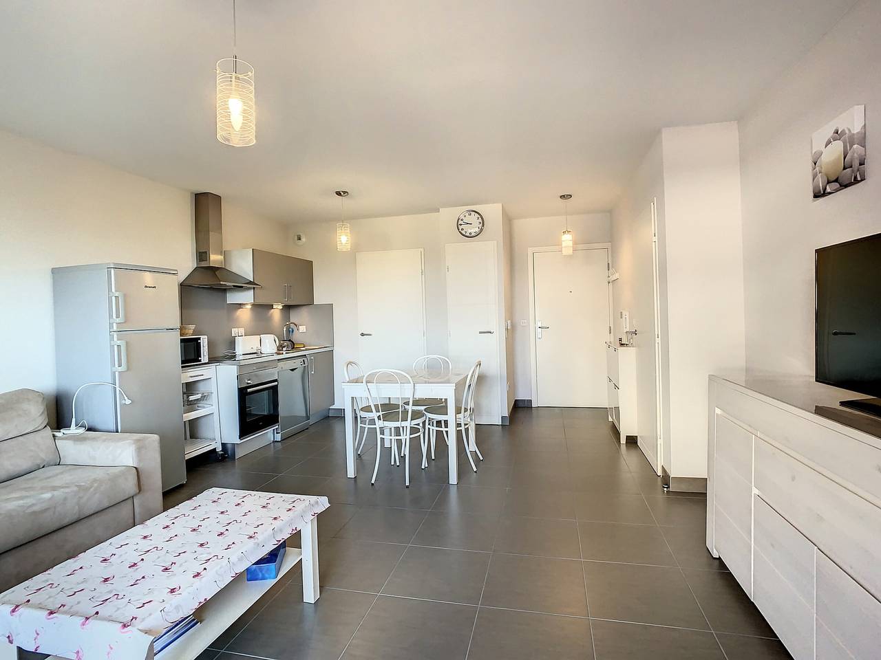 Ganze Wohnung, F2-Wohnung mit Terrasse, Gemeinschaftspool, Strandnah in Palavas-les-Flots, Côte d'Améthyste