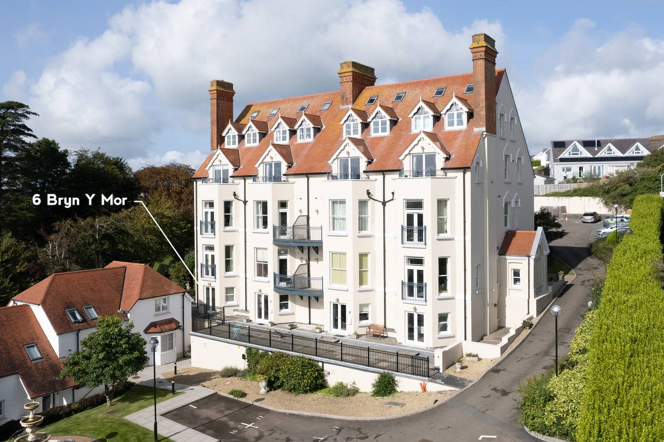 Entire apartment, Bryn Y Mor - Swimming Pool and  Sea Views in Tenby, Pembrokeshire