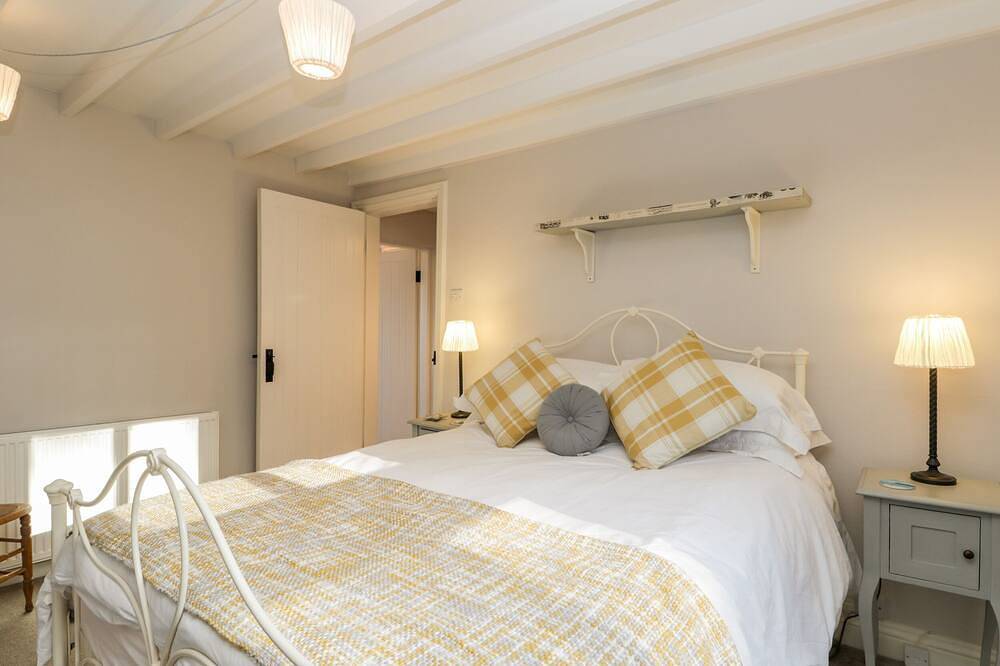 Rosie Cottage, pet friendly, character holiday cottage in Hunmanby in North Yorkshire