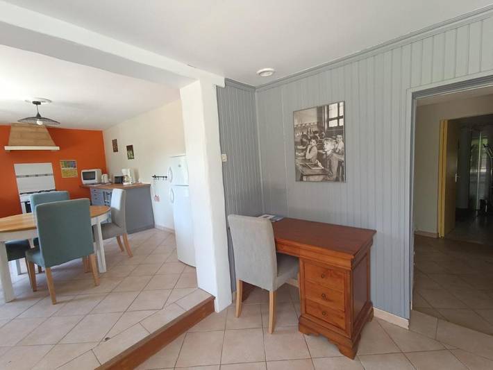 Location de vacances pour 12 personnes, avec vue ainsi que jardin et piscine, animaux acceptés à Saint-Simon-de-Bordes - 3