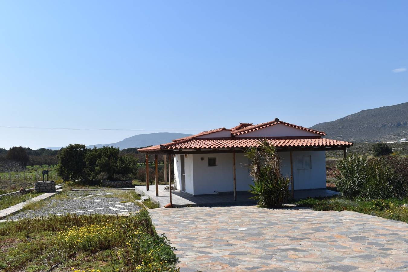 Angelina’s Cozy House mit Bergblick, privater Terrasse & Klimaanlage in Elafonisos