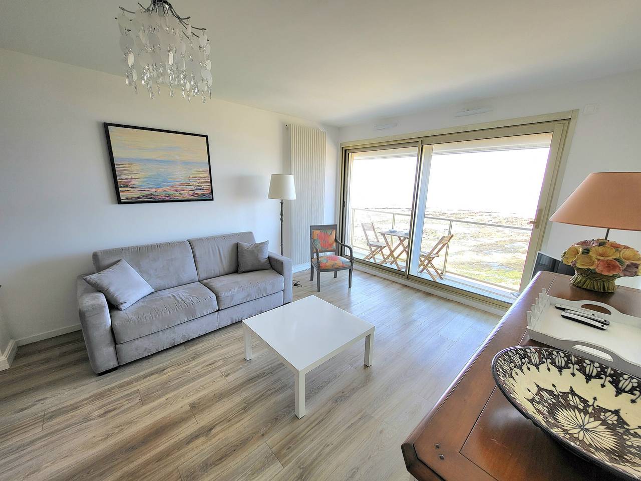 Entire apartment, Renovated T3 apartment sea view with garage and Wifi in Les Sables-d'Olonne, Vendée