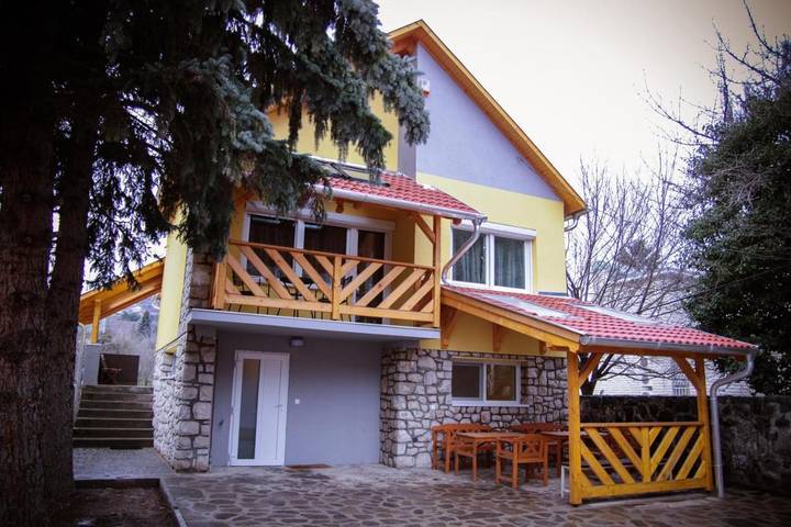 Ferienwohnung für 9 Personen, mit Ausblick und Seeblick sowie Garten in Badacsonytomaj