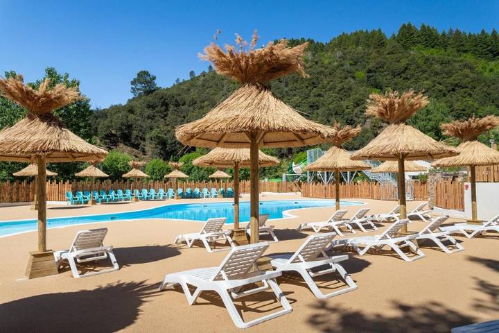 Location de vacances pour 6 personnes, avec terrasse et piscine, animaux acceptés à Saumane - 4