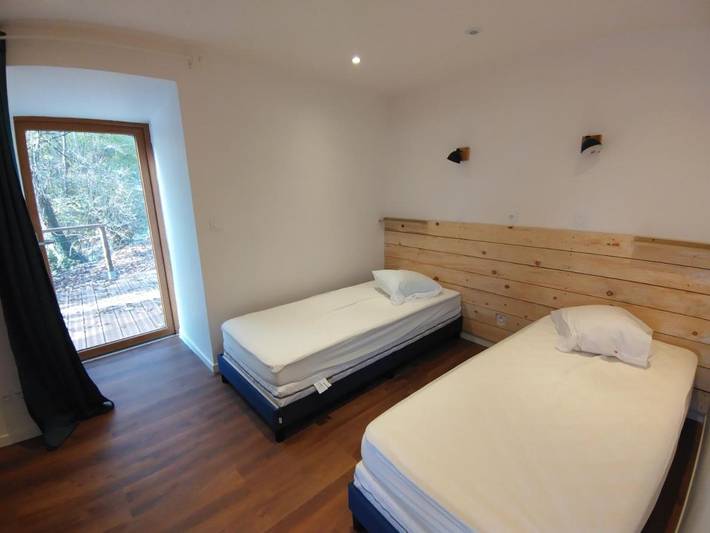 Location de vacances pour 17 personnes, avec jardin et vue, animaux acceptés dans Plan D Eau Des Hurtieres - 3